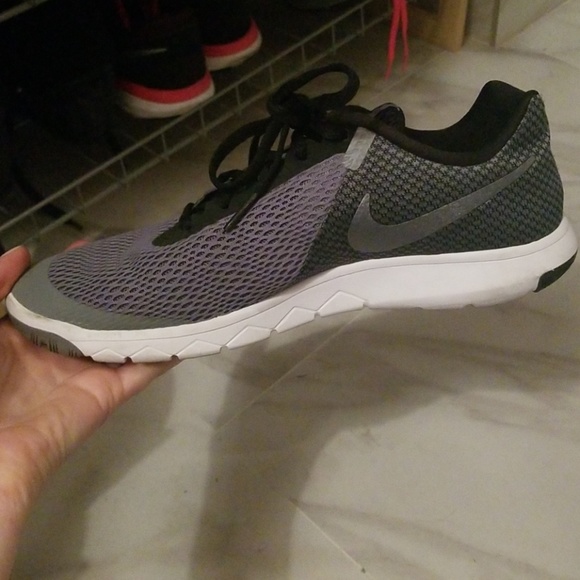 Grey and black Nike - Picture 3 of 3